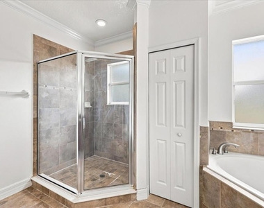 2403 S Shine Avenue - Photo Thumbnail 11