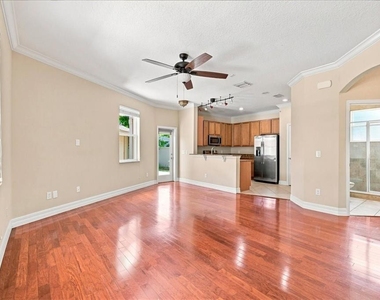 2403 S Shine Avenue - Photo Thumbnail 4