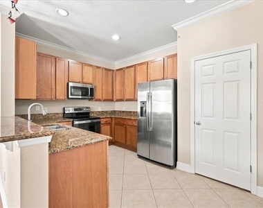 2403 S Shine Avenue - Photo Thumbnail 2