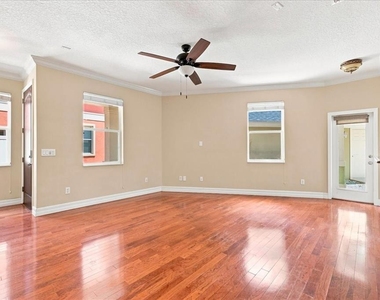2403 S Shine Avenue - Photo Thumbnail 5