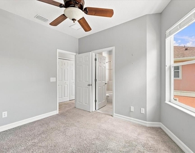 2403 S Shine Avenue - Photo Thumbnail 23