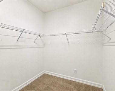 2403 S Shine Avenue - Photo Thumbnail 12