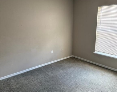 255 Lobelia Drive - Photo Thumbnail 28