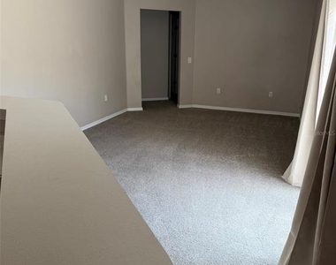 255 Lobelia Drive - Photo Thumbnail 13