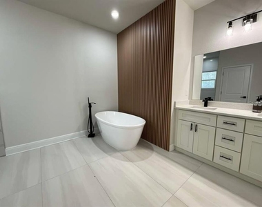 3383 Loveland Boulevard - Photo Thumbnail 1