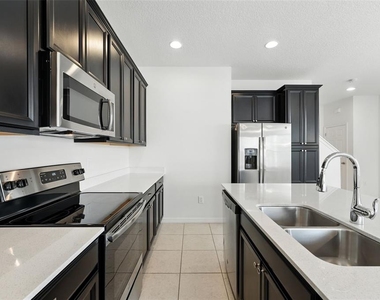 8043 Basilica Lane - Photo Thumbnail 13