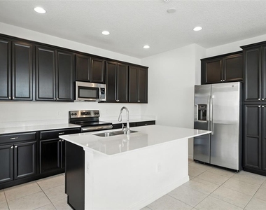8043 Basilica Lane - Photo Thumbnail 18