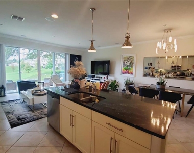 7601 Aloma Pines Court - Photo Thumbnail 11