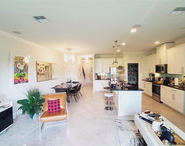 7601 Aloma Pines Court - Photo Thumbnail 5