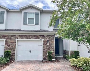 7601 Aloma Pines Court - Photo Thumbnail 2
