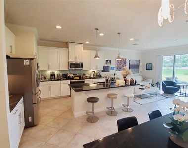 7601 Aloma Pines Court - Photo Thumbnail 8