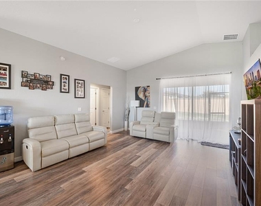 518 Highland Meadows Street - Photo Thumbnail 4
