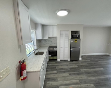 10316 Turkey Lake Road - Photo Thumbnail 5