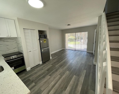 10316 Turkey Lake Road - Photo Thumbnail 4
