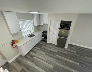 10316 Turkey Lake Road - Photo Thumbnail 6