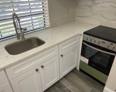 10316 Turkey Lake Road - Photo Thumbnail 8