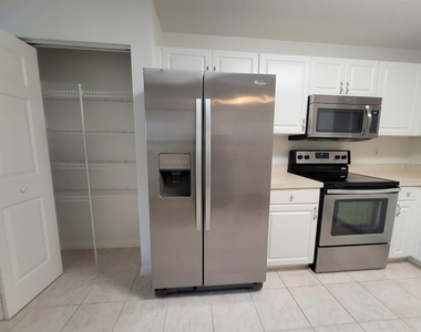 2348 Sw 42nd Drive - Photo Thumbnail 6
