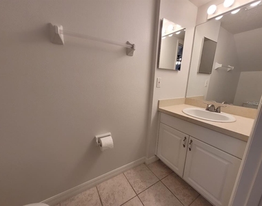 2348 Sw 42nd Drive - Photo Thumbnail 8