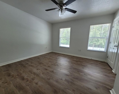 2348 Sw 42nd Drive - Photo Thumbnail 5
