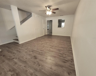 2348 Sw 42nd Drive - Photo Thumbnail 2