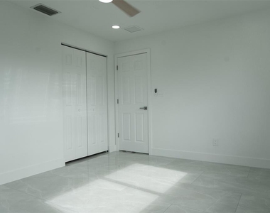 2464 Warne Street - Photo Thumbnail 20