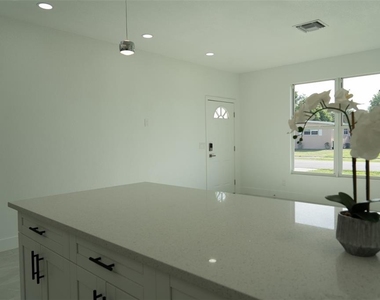 2464 Warne Street - Photo Thumbnail 8