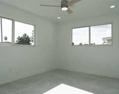 2464 Warne Street - Photo Thumbnail 21
