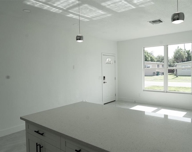 2464 Warne Street - Photo Thumbnail 4