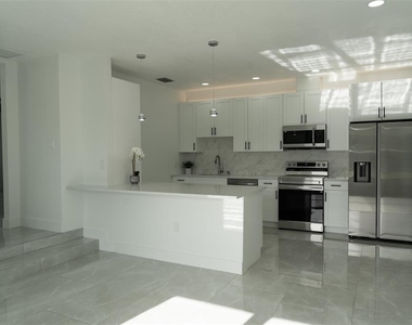 2464 Warne Street - Photo Thumbnail 2