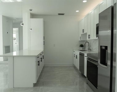 2464 Warne Street - Photo Thumbnail 3