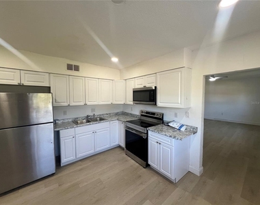 23476 Harper Avenue - Photo Thumbnail 4
