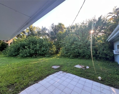 23476 Harper Avenue - Photo Thumbnail 11