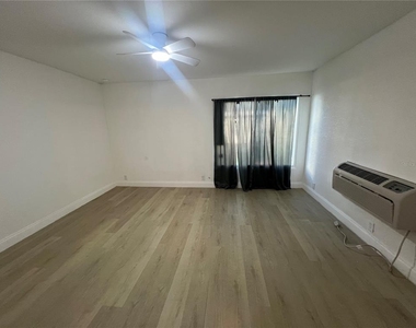 23476 Harper Avenue - Photo Thumbnail 9