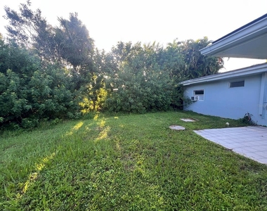 23476 Harper Avenue - Photo Thumbnail 16