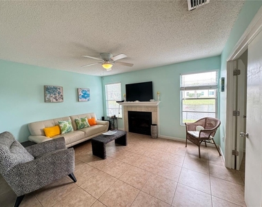 3545 59th Avenue W - Photo Thumbnail 4