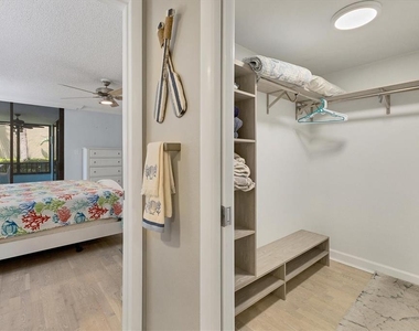 8776 Midnight Pass Road - Photo Thumbnail 17