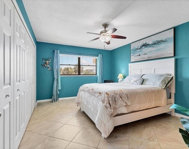 8776 Midnight Pass Road - Photo Thumbnail 19