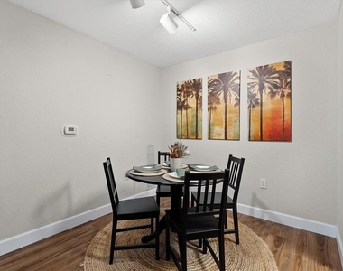 7411 Vista Way - Photo Thumbnail 4