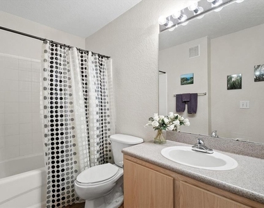 7411 Vista Way - Photo Thumbnail 6