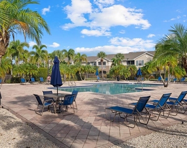7411 Vista Way - Photo Thumbnail 16