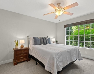 7411 Vista Way - Photo Thumbnail 5