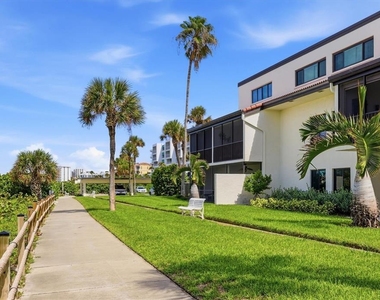 2089 Gulf Of Mexico Drive - Photo Thumbnail 24