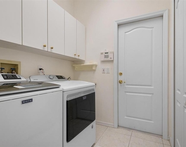 5249 Far Oak Circle - Photo Thumbnail 10