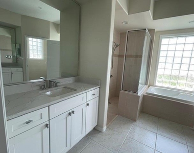 5249 Far Oak Circle - Photo Thumbnail 13