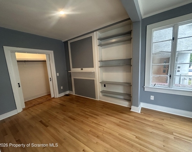 632 N Irving Avenue - Photo Thumbnail 8