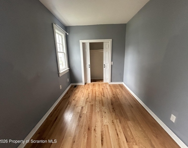 632 N Irving Avenue - Photo Thumbnail 2