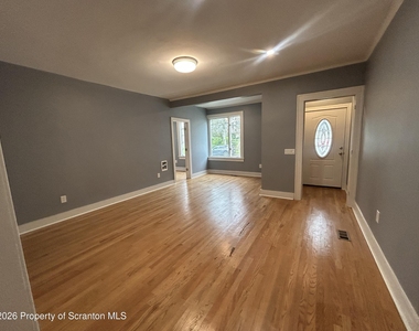632 N Irving Avenue - Photo Thumbnail 5