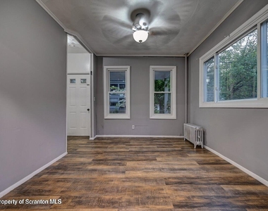 819 Delaware Street - Photo Thumbnail 5