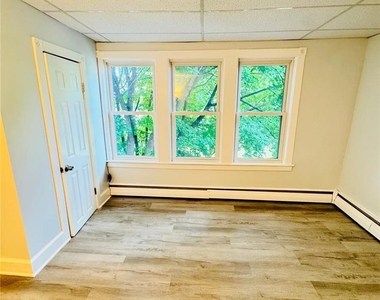 140 E Walnut Street - Photo Thumbnail 24