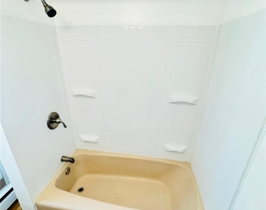 140 E Walnut Street - Photo Thumbnail 15